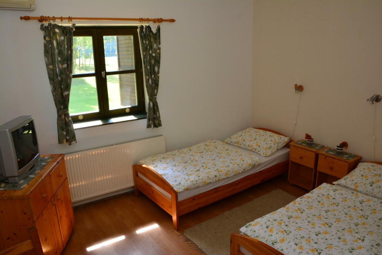 Sipito Pihenopark Hotel Pilis Esterno foto