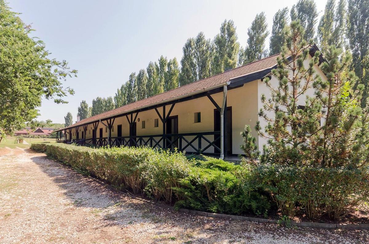 Sipito Pihenopark Hotel Pilis Esterno foto